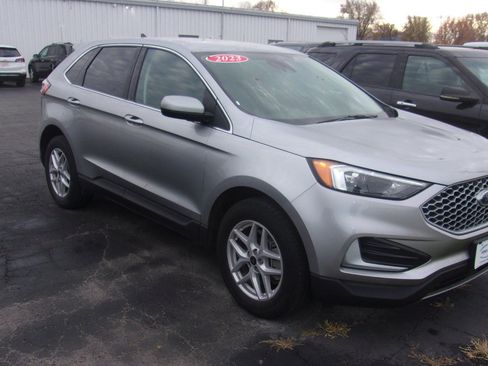 Used 2023 Ford Edge SEL image 4