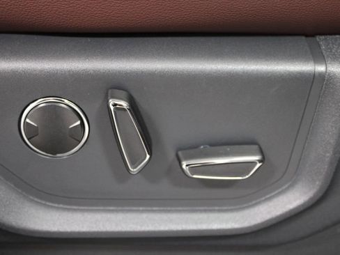 Used 2024 Ford Expedition Limited image 55