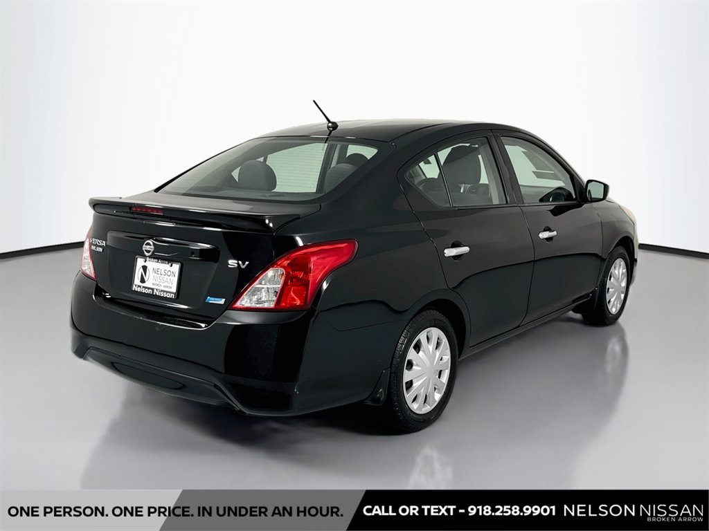Used 2016 Nissan Versa SV FWD image 5