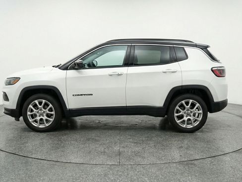 Used 2025 Jeep Compass Limited image 5