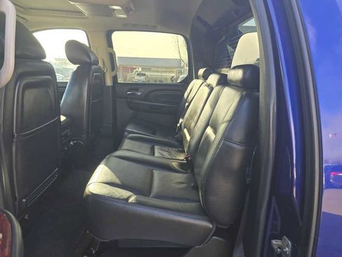 Used 2010 Cadillac Escalade EXT Premium image 16