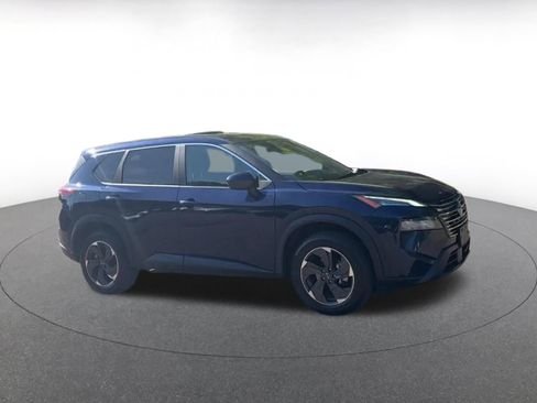 Used 2025 Nissan Rogue SV AWD/4WD image 2
