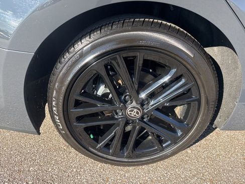 Used 2025 Toyota Camry SE image 12