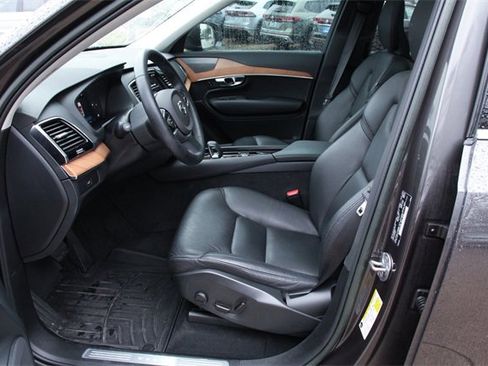 Used 2023 Volvo XC90 B6 Plus image 10