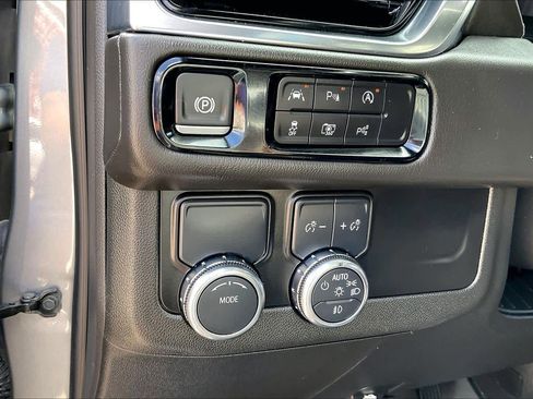 Used 2025 GMC Yukon XL Denali w/ Sun & Power Step Package RWD image 15