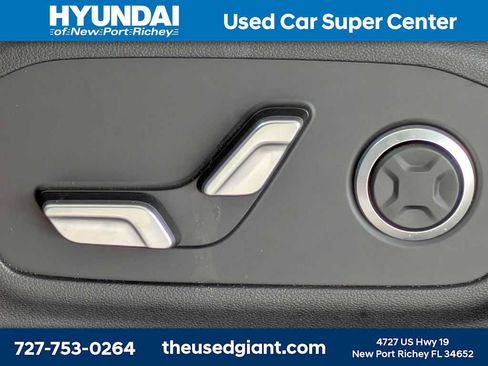 Used 2025 Hyundai Santa Fe Limited FWD image 27