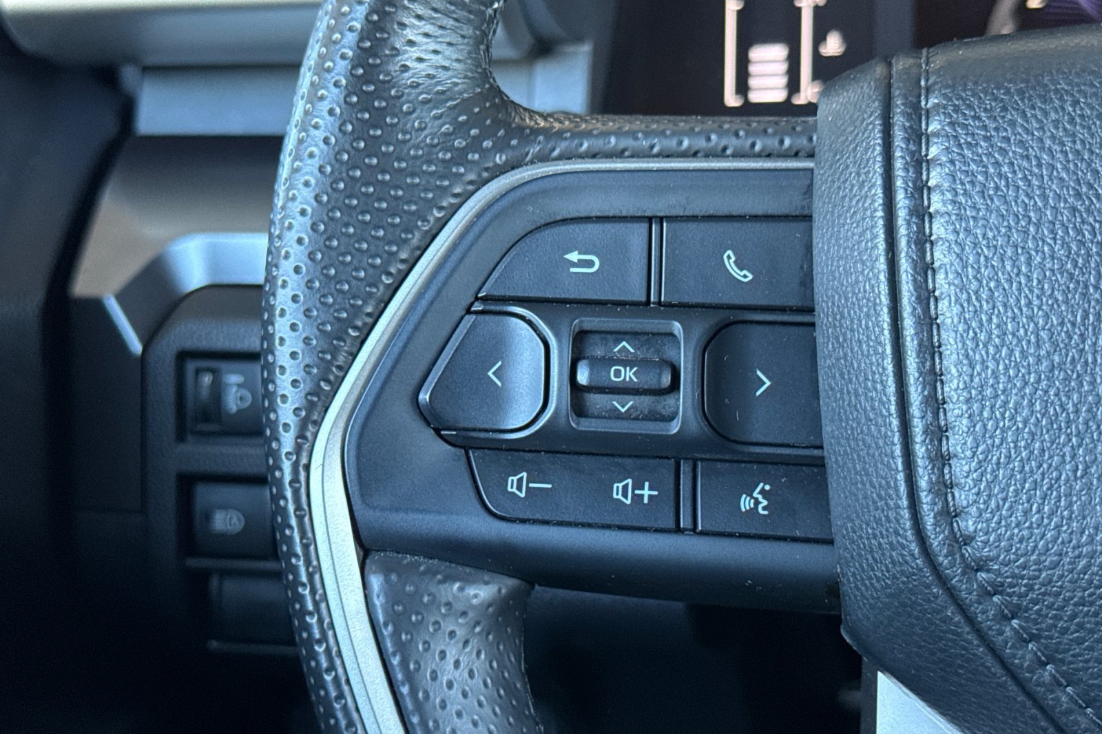 Certified 2025 Toyota 4Runner SR5 AWD/4WD image 30