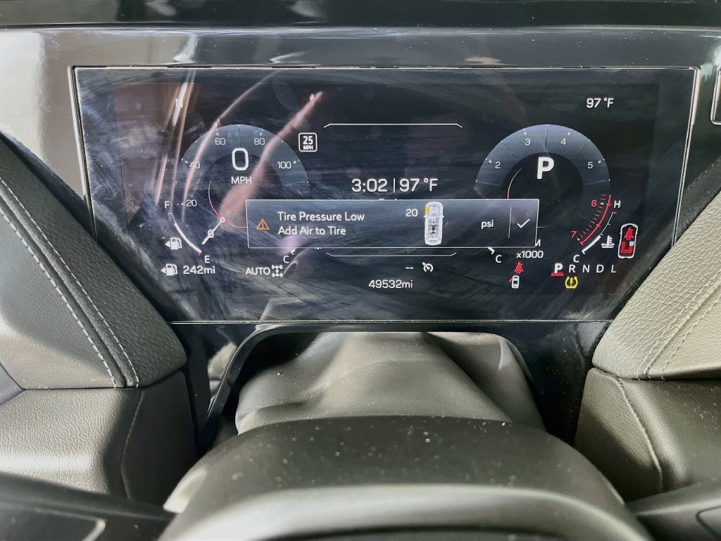 Used 2025 GMC Yukon Denali AWD/4WD image 16