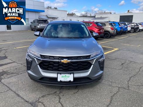 New 2026 Chevrolet Trax LS image 2