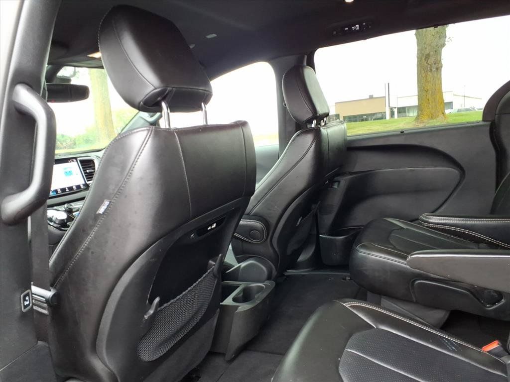 Used 2025 Chrysler Pacifica Select FWD image 25