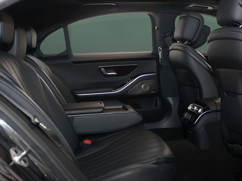 Used 2022 Mercedes-Benz S 500 4MATIC w/ AMG Line Package image 14