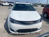 Used 2018 Chrysler Pacifica Limited image 2