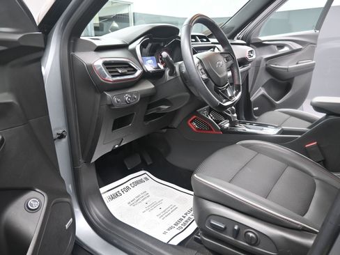 Used 2023 Chevrolet TrailBlazer RS w/ Sun and Liftgate Package image 28