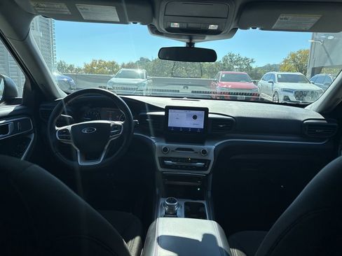 Used 2024 Ford Explorer XLT image 18