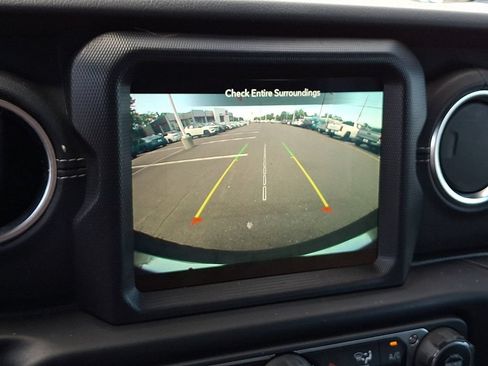 Used 2020 Jeep Wrangler Unlimited Sahara AWD/4WD image 18