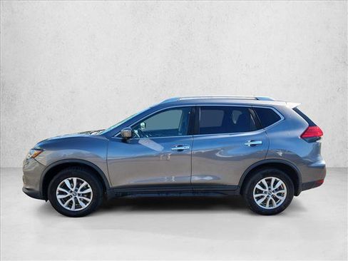Used 2017 Nissan Rogue SV w/ SV Premium Package image 2