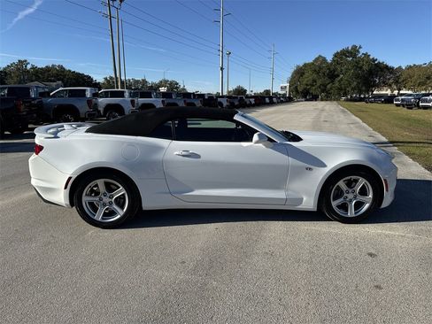 Used 2023 Chevrolet Camaro LT image 9