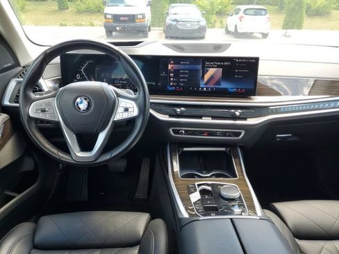 Used 2024 BMW X7 xDrive40i w/ Premium Package AWD/4WD image 38