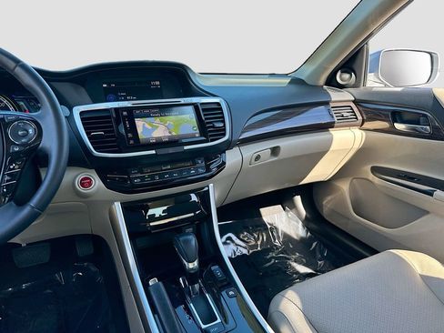 Used 2017 Honda Accord Touring image 24