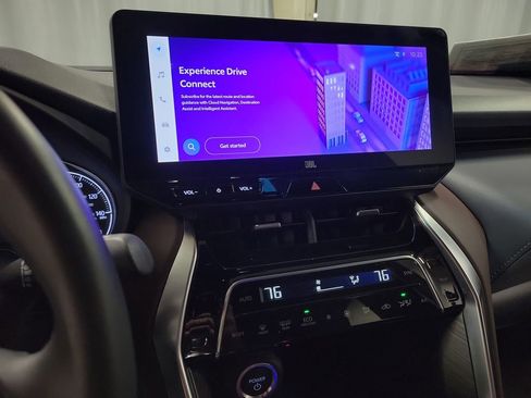 Used 2024 Toyota Venza XLE image 15