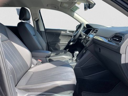 Certified 2022 Volkswagen Tiguan SE FWD image 15