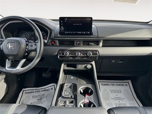 Used 2023 Honda Pilot Touring image 11