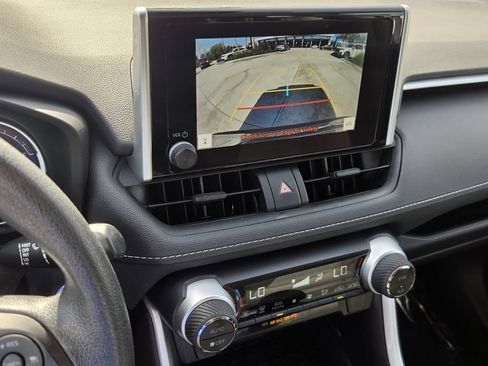 Used 2024 Toyota RAV4 XLE AWD/4WD image 21