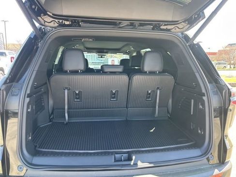 New 2026 Chevrolet Traverse LT w/ Sun and Wheel Package FWD image 31