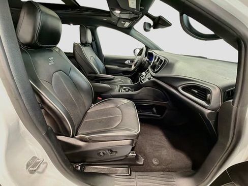 Used 2025 Chrysler Pacifica Limited FWD image 26