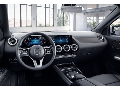 Certified 2023 Mercedes-Benz GLA 250 4MATIC image 33