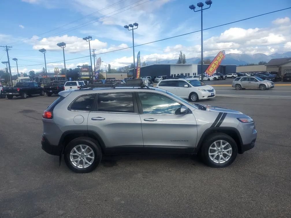 Used 2015 Jeep Cherokee Latitude AWD/4WD image 5
