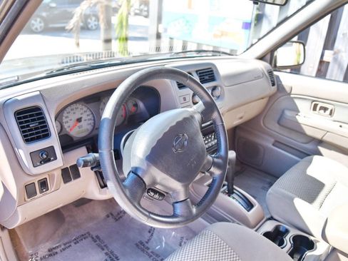 Used 2001 Nissan Frontier SE image 25