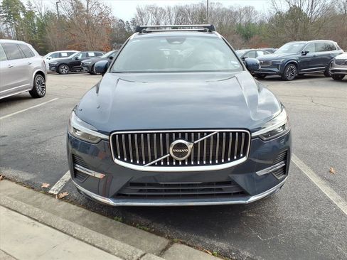 Used 2023 Volvo XC60 B5 Plus w/ Climate Package image 10
