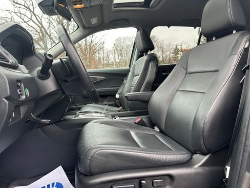 Used 2022 Honda Pilot Special Edition image 3