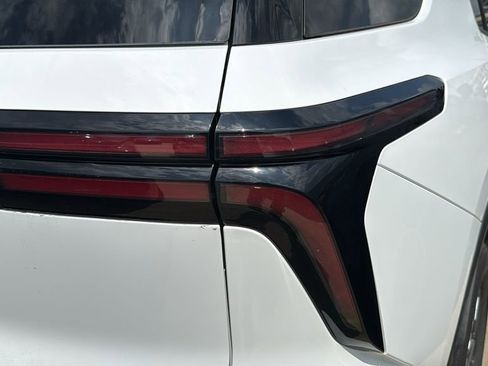 Used 2026 Chevrolet Traverse LT FWD image 5