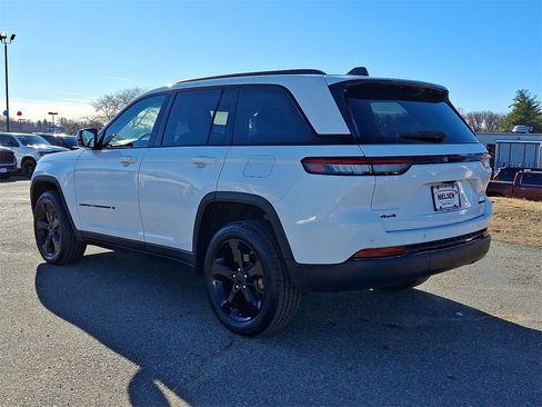Certified 2023 Jeep Grand Cherokee Limited w/ Black Appearance Package image 22