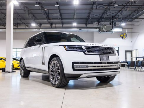 Used 2026 Land Rover Range Rover Long Wheelbase SE AWD/4WD image 3