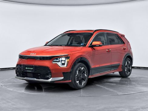 Used 2023 Kia Niro Wave w/ Wave Preserve Package FWD image 1
