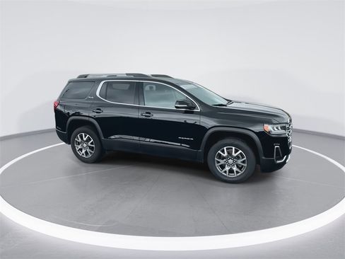 Used 2023 GMC Acadia SLE w/ Driver Convenience Package image 2