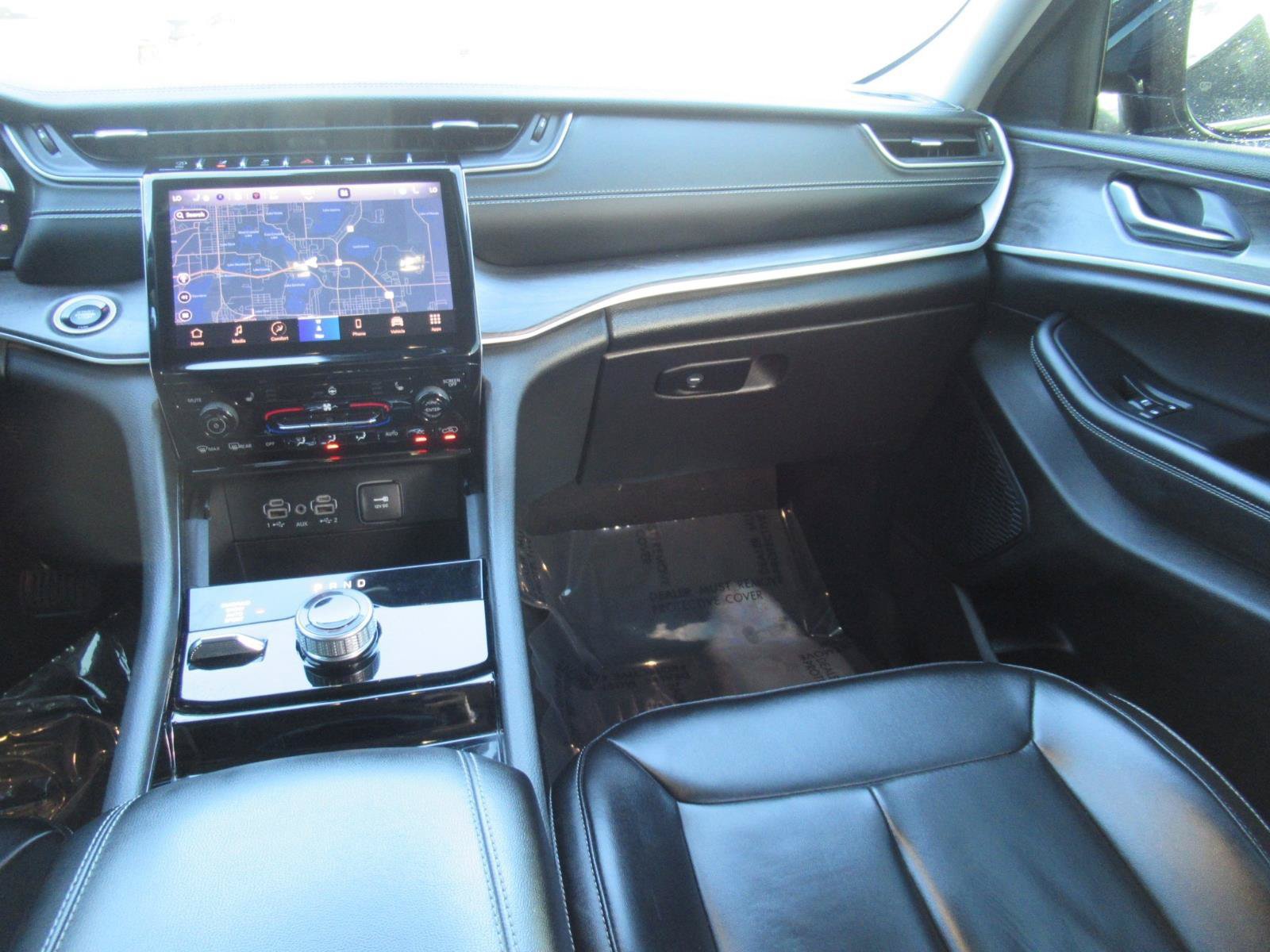 Used 2023 Jeep Grand Cherokee Limited AWD/4WD image 14