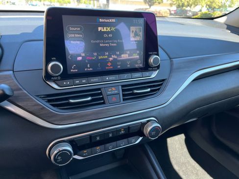 Used 2025 Nissan Altima 2.5 SV image 17