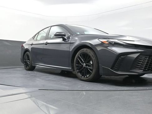 Used 2026 Toyota Camry SE FWD image 31