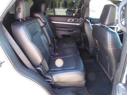 Used 2018 Ford Explorer Sport w/ Equipment Group 401A AWD/4WD image 16