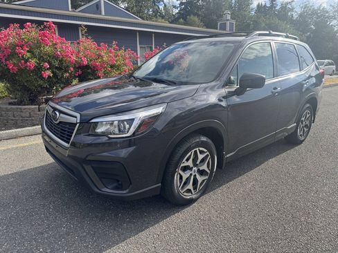Used 2019 Subaru Forester Premium AWD/4WD image 2