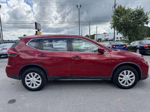 Used 2017 Nissan Rogue S image 5