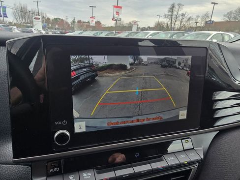 Used 2025 Toyota Camry LE image 27