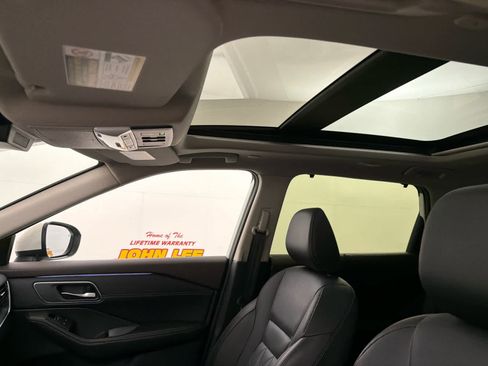 Certified 2023 Nissan Rogue Platinum w/ Platinum Premium Package FWD image 15