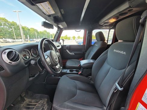 Used 2016 Jeep Wrangler Unlimited Sahara w/ Dual Top Group AWD/4WD image 15