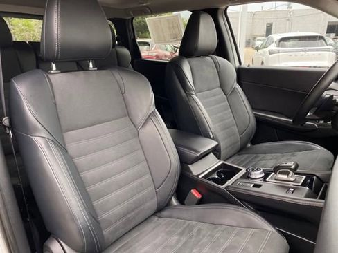 Used 2024 Mitsubishi Outlander 4WD Plug-In Hybrid image 9