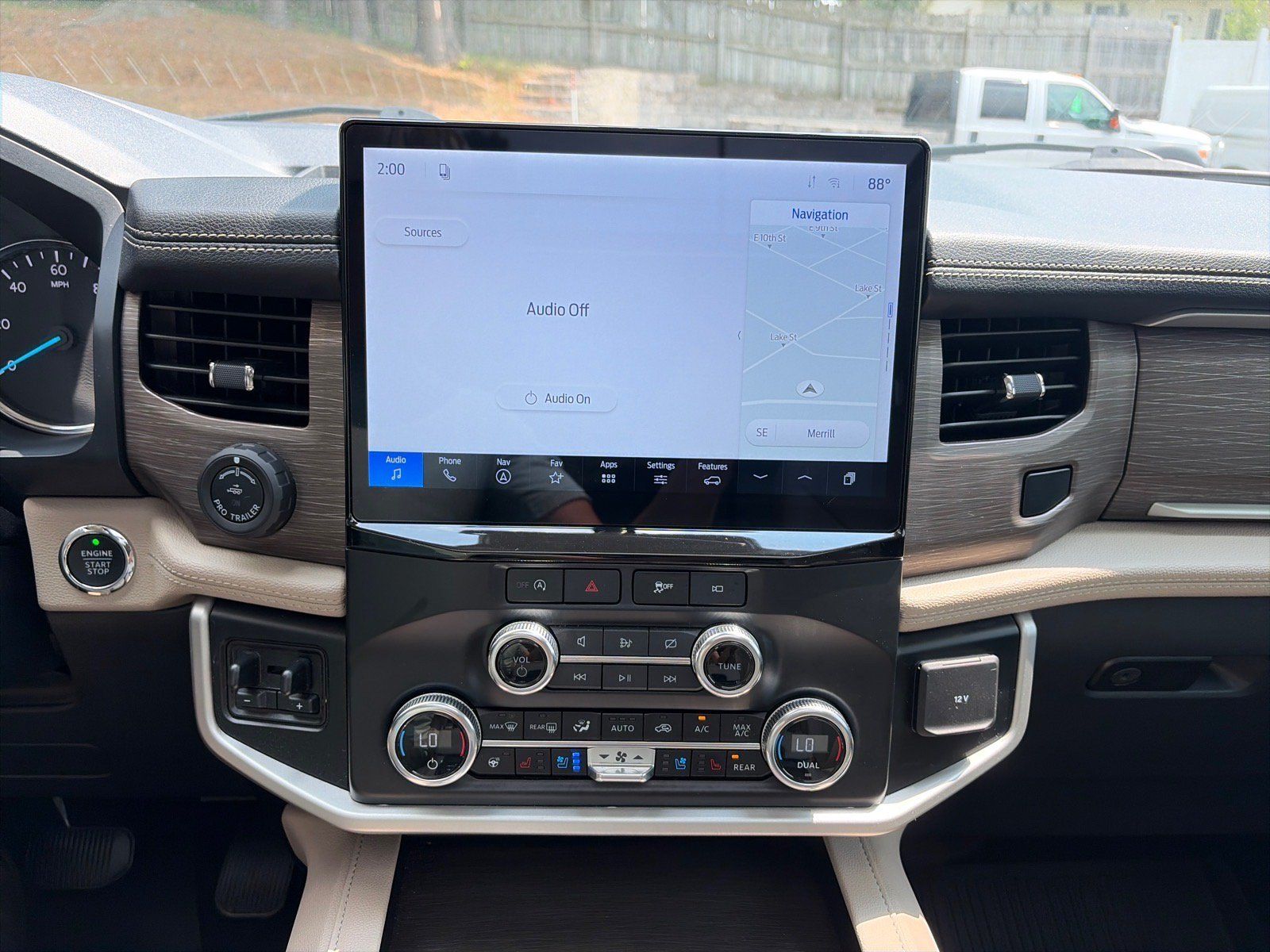 Used 2023 Ford Expedition Limited AWD/4WD image 22